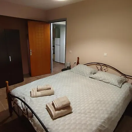 شقة Thodoris Apartment's Eptálofos